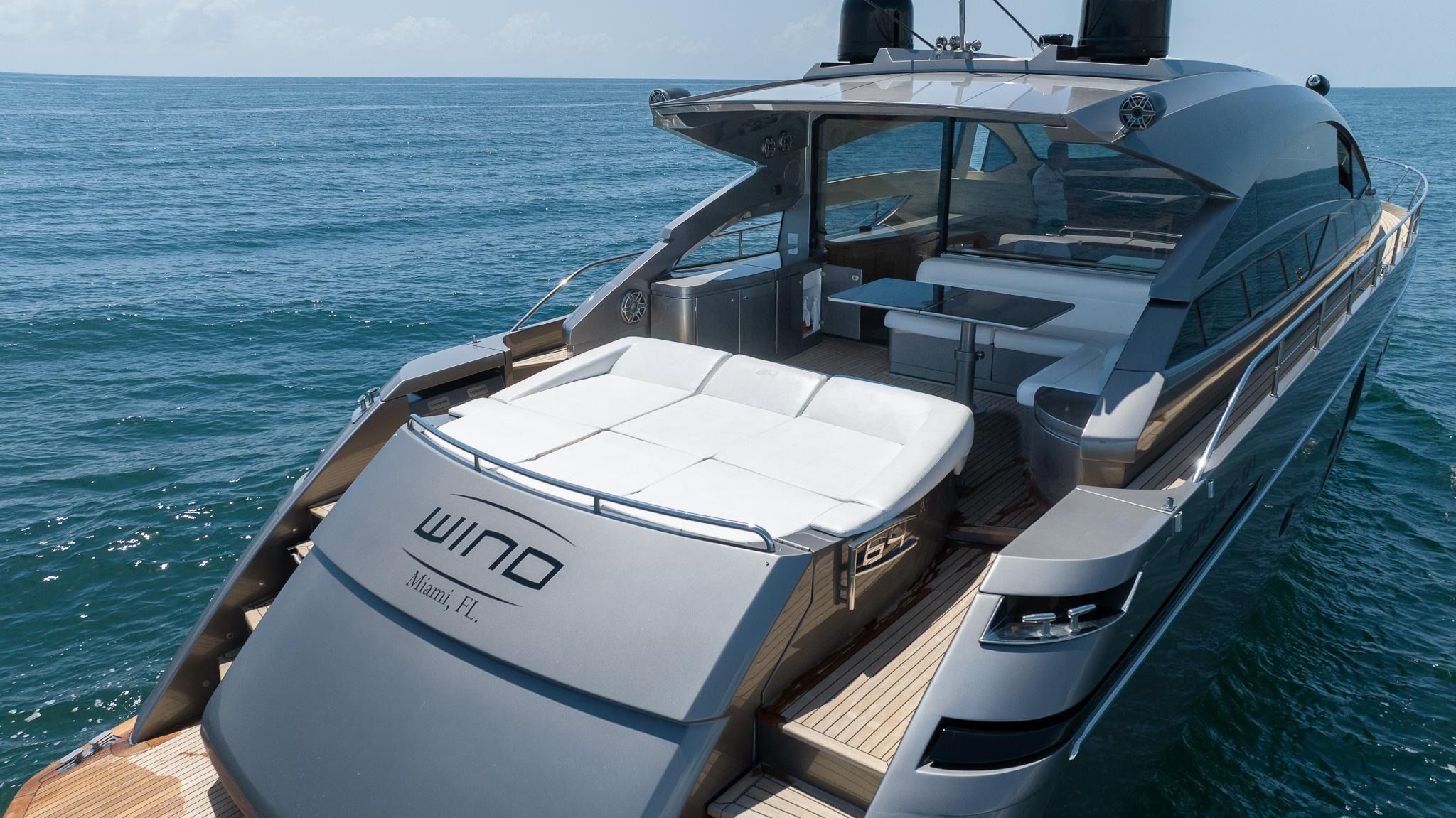 Pershing 64 | Wind