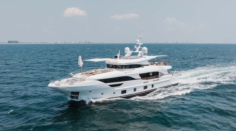 Benetti Delfino 93 | Bella Vita
