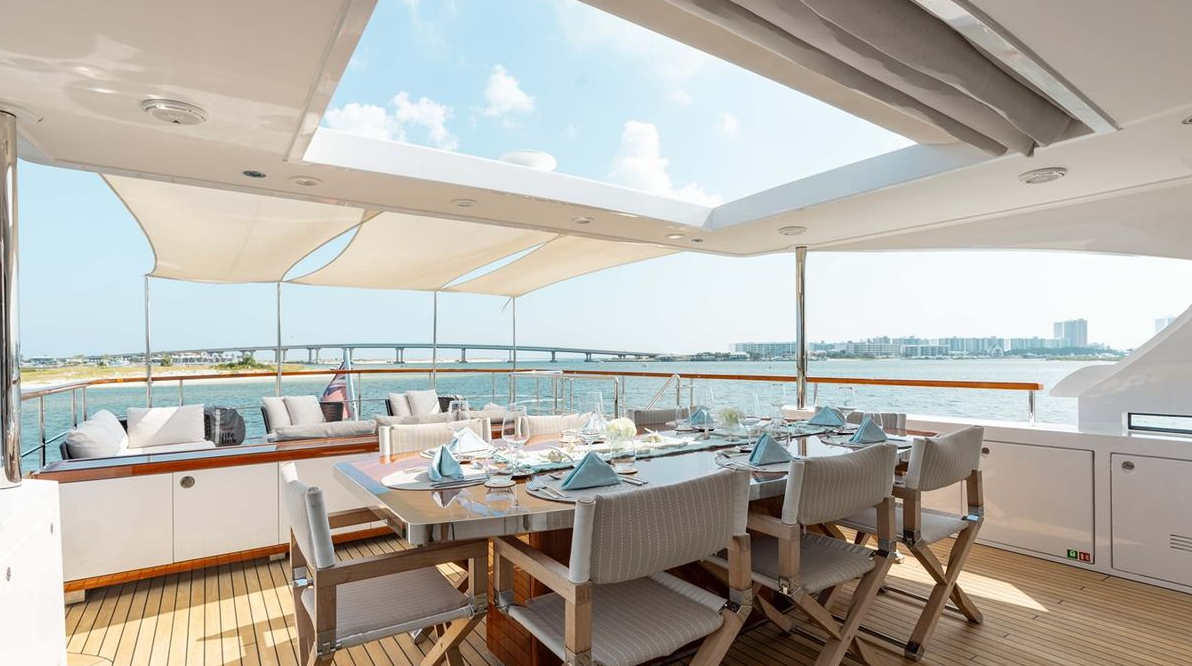 Benetti Delfino 93 | Bella Vita