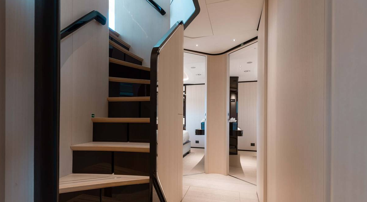 Benetti Delfino 93 | Bella Vita