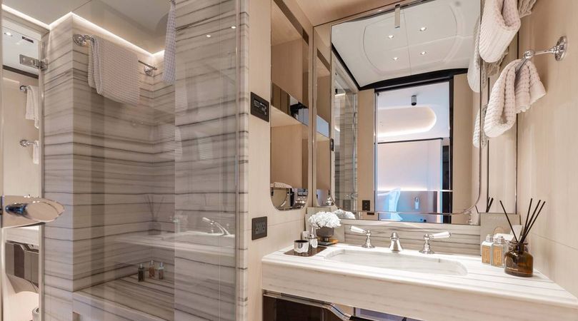 Benetti Delfino 93 | Bella Vita