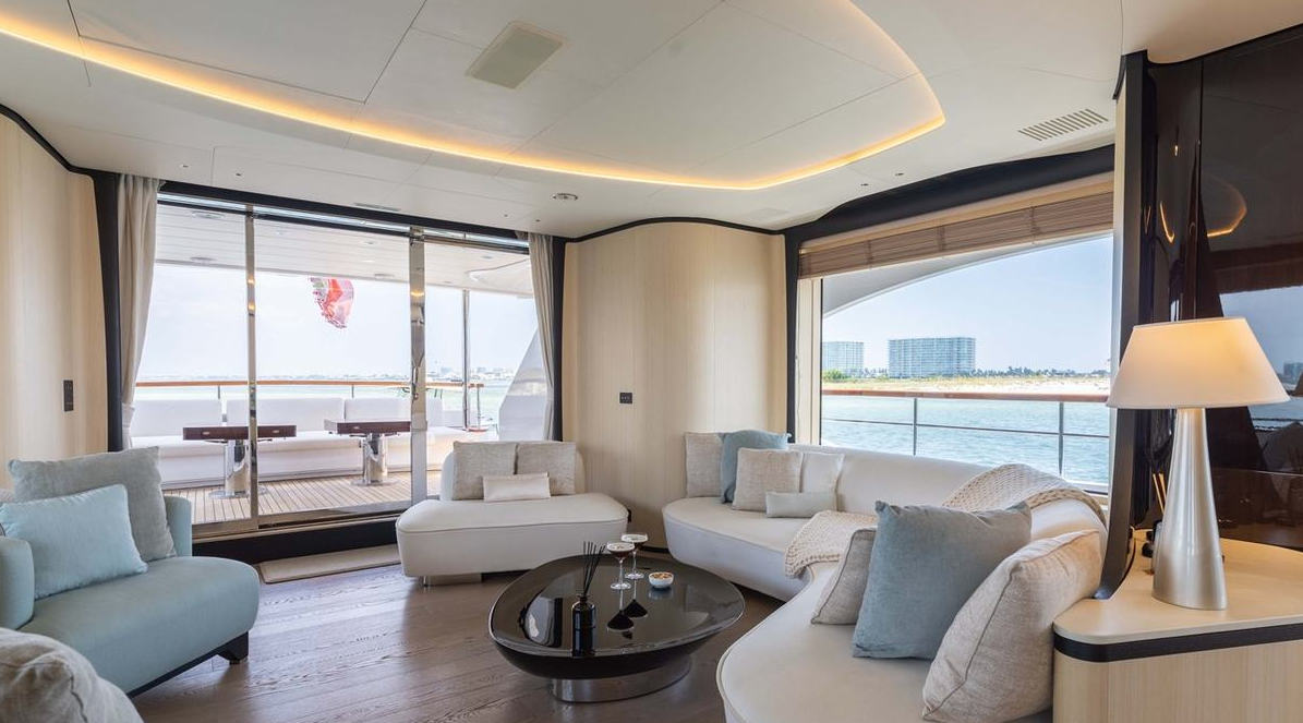 Benetti Delfino 93 | Bella Vita