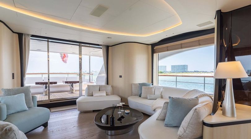 Benetti Delfino 93 | Bella Vita