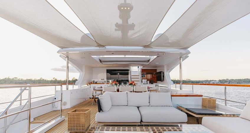Benetti Delfino 93 | Bella Vita