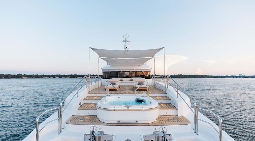 Benetti Delfino 93 | Bella Vita