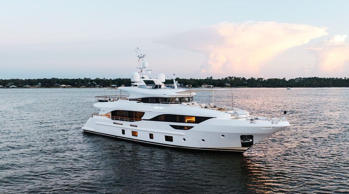 Benetti Delfino 93 | Bella Vita