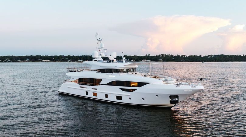 Benetti Delfino 93 | Bella Vita