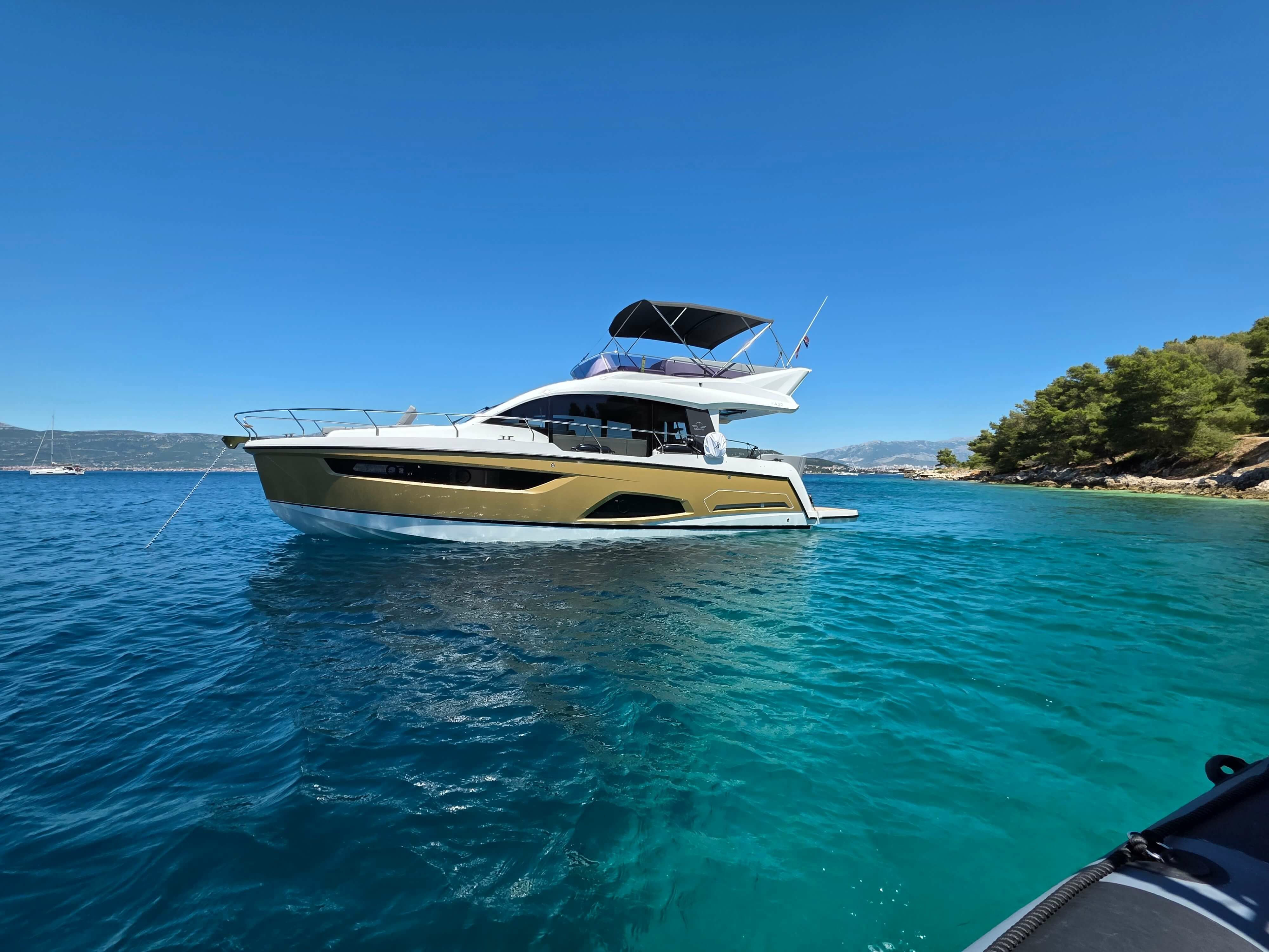 Sealine F430 | Tireless Too