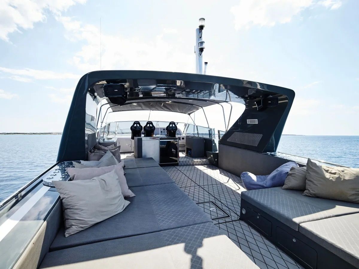 Mangusta 80 | Happy Hour