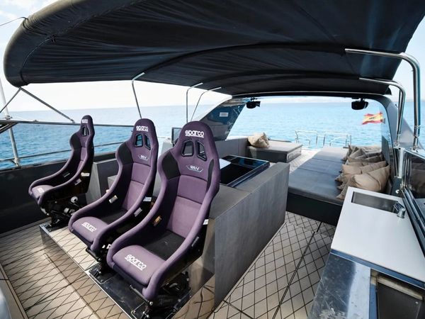 Mangusta 80 | Happy Hour