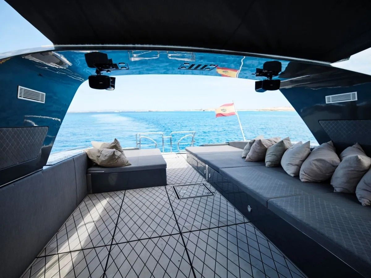 Mangusta 80 | Happy Hour