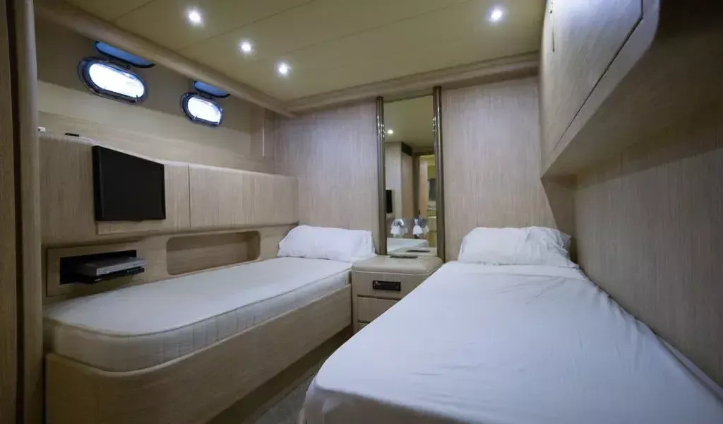 Mangusta 80 | Happy Hour