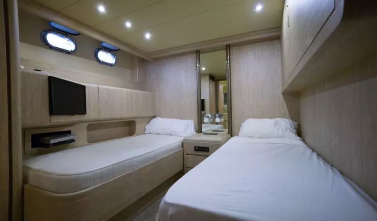 Mangusta 80 | Happy Hour