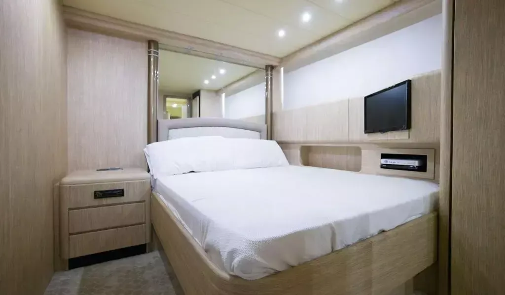 Mangusta 80 | Happy Hour