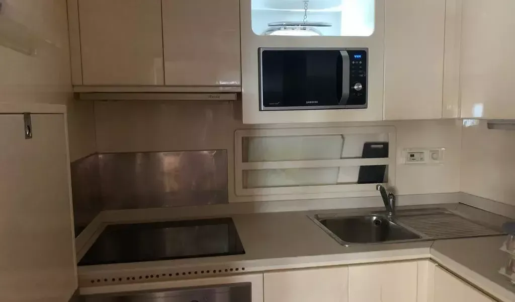 Mangusta 80 | Happy Hour