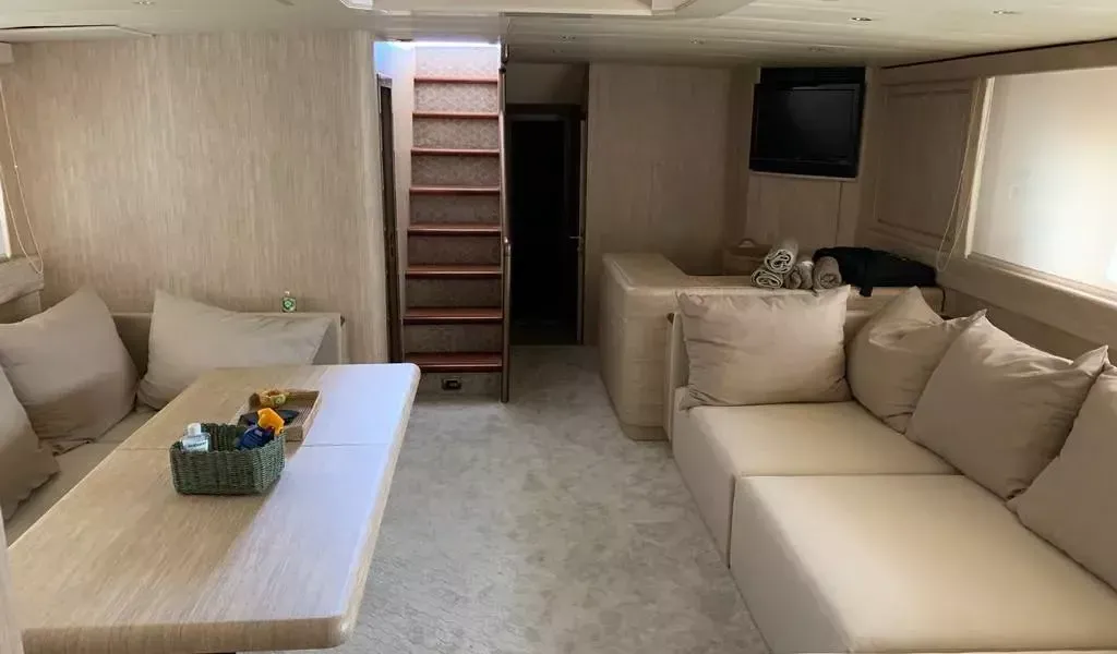 Mangusta 80 | Happy Hour