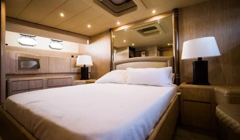 Mangusta 80 | Happy Hour