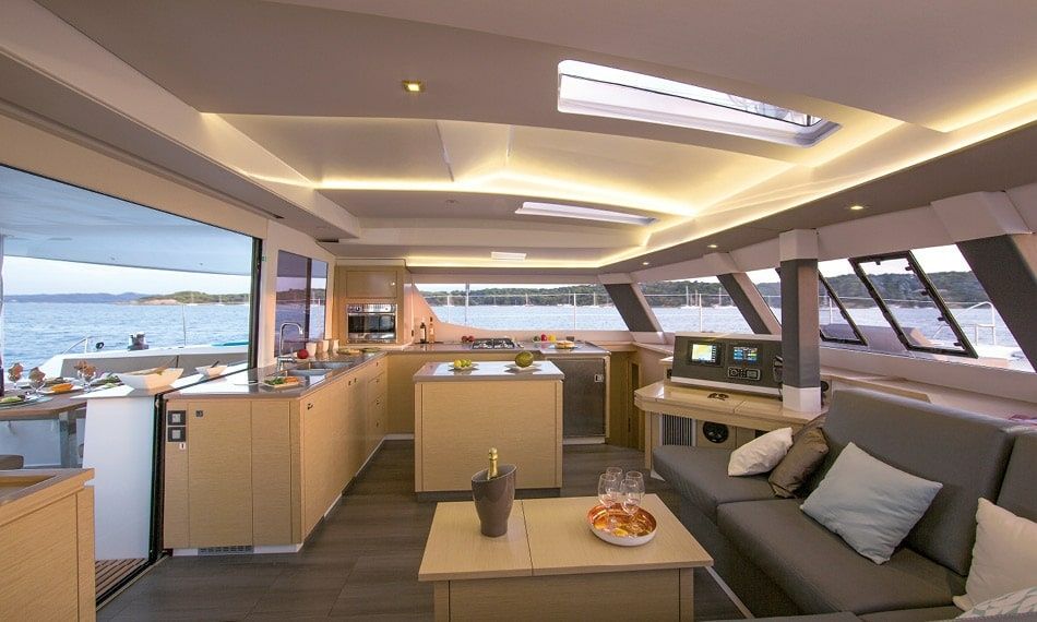 Fountaine Pajot Saba 50 | Bicos