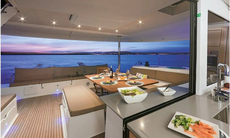 Fountaine Pajot Saba 50 | Bicos