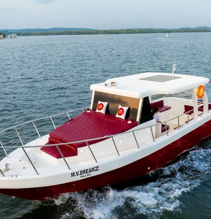 Custom Built 33 | M. V. Dreamz