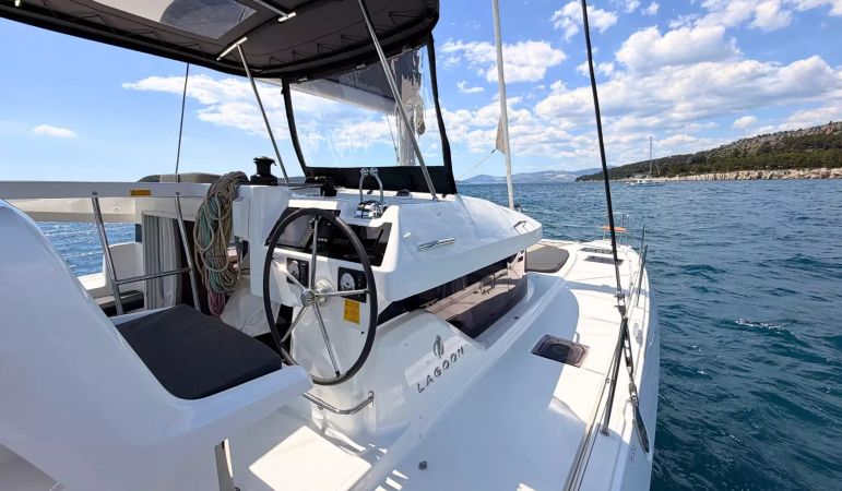 Lagoon 38 | Coral