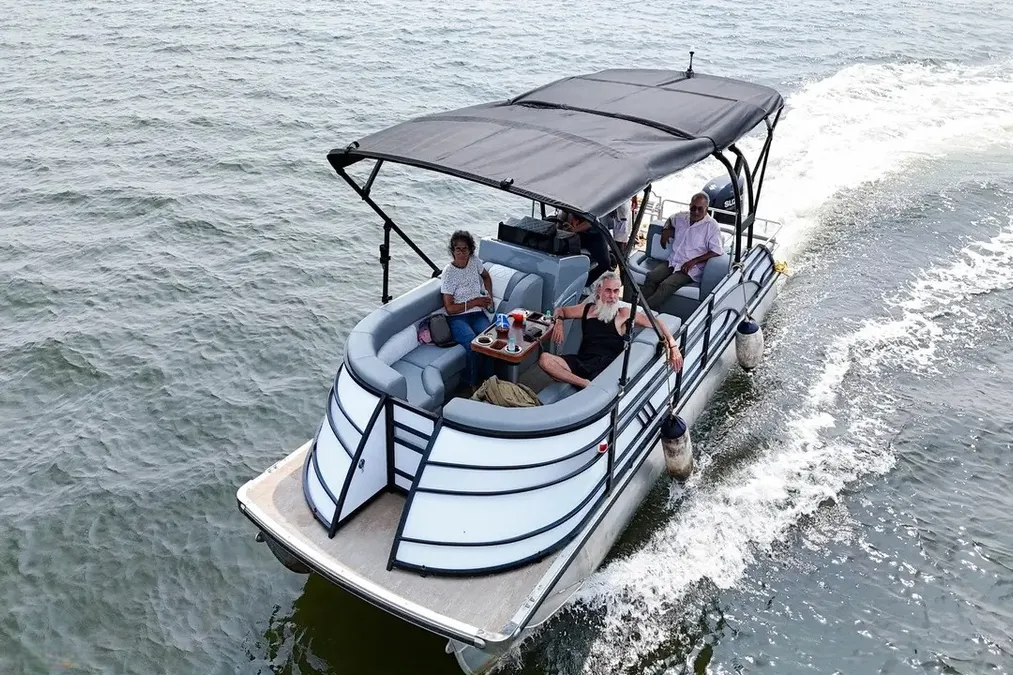 Custom Built 24 | Mandovi Lounge