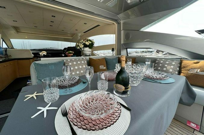 Pershing 64 | Summer Time