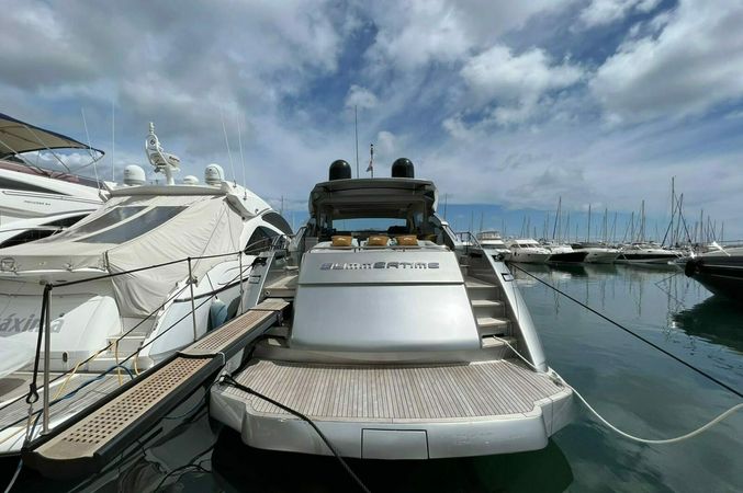 Pershing 64 | Summer Time