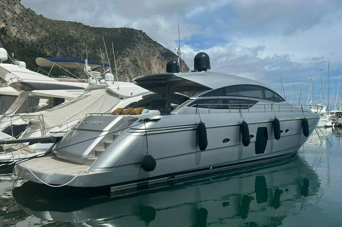 Pershing 64 | Summer Time