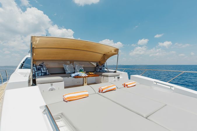 Azimut 77S | High Maintenance