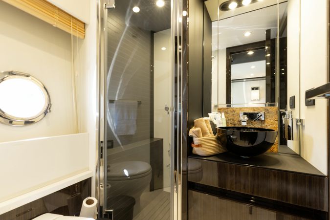 Azimut 77S | High Maintenance