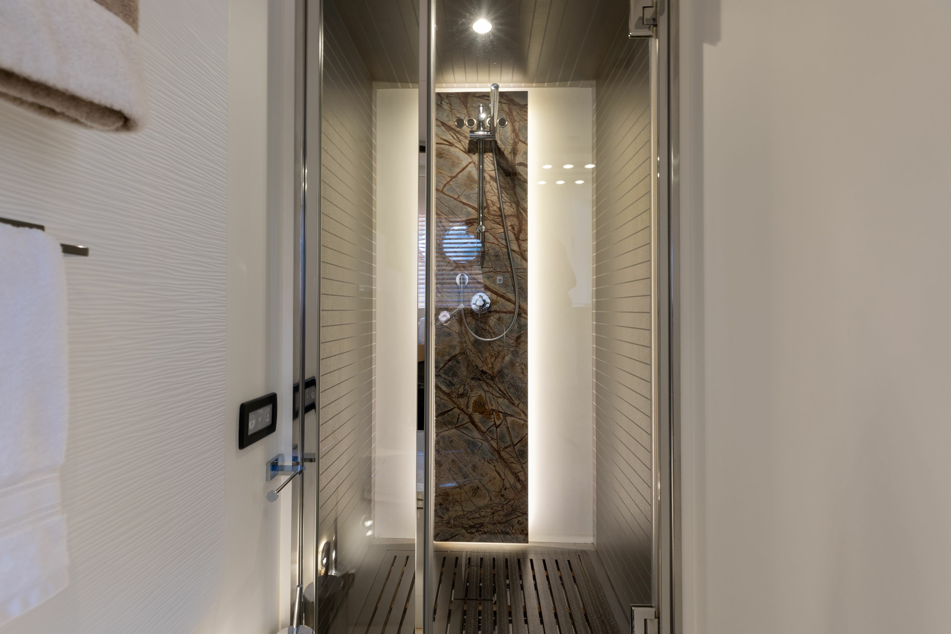 Azimut 77S | High Maintenance