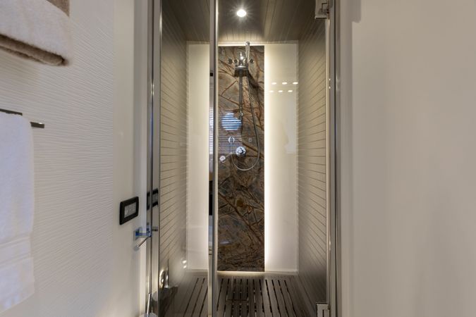 Azimut 77S | High Maintenance