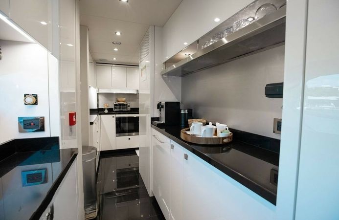 Sunseeker 95 | Mirracle