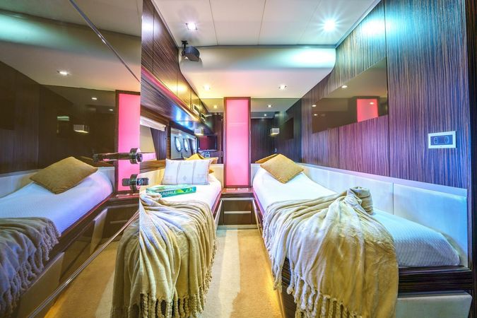 Dominator 780 | Dalia