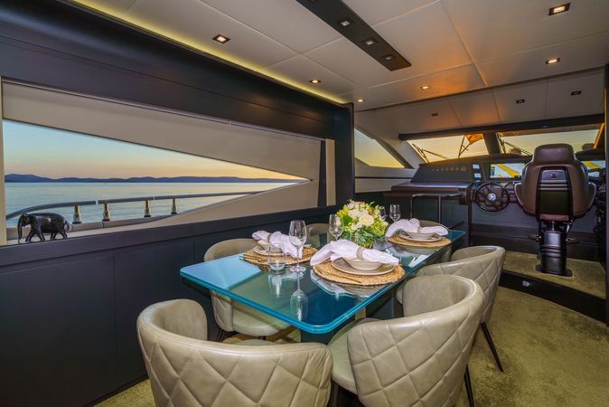 Dominator 780 | Dalia