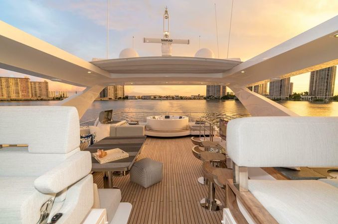 Azimut Grande 27 | Majestic Moments