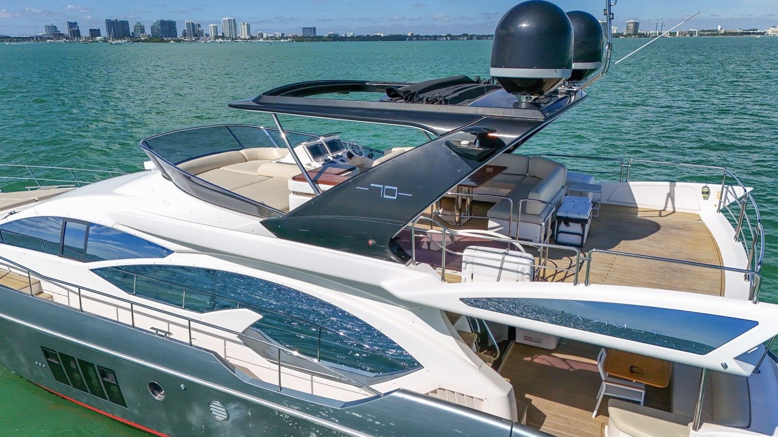 Azimut 70 | 211