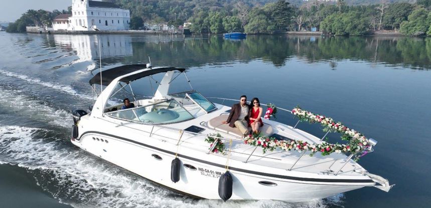 Chaparral 330 | Black Pearl