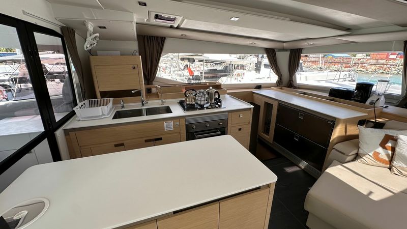 Fountaine Pajot Aura 51 | Valkyrie