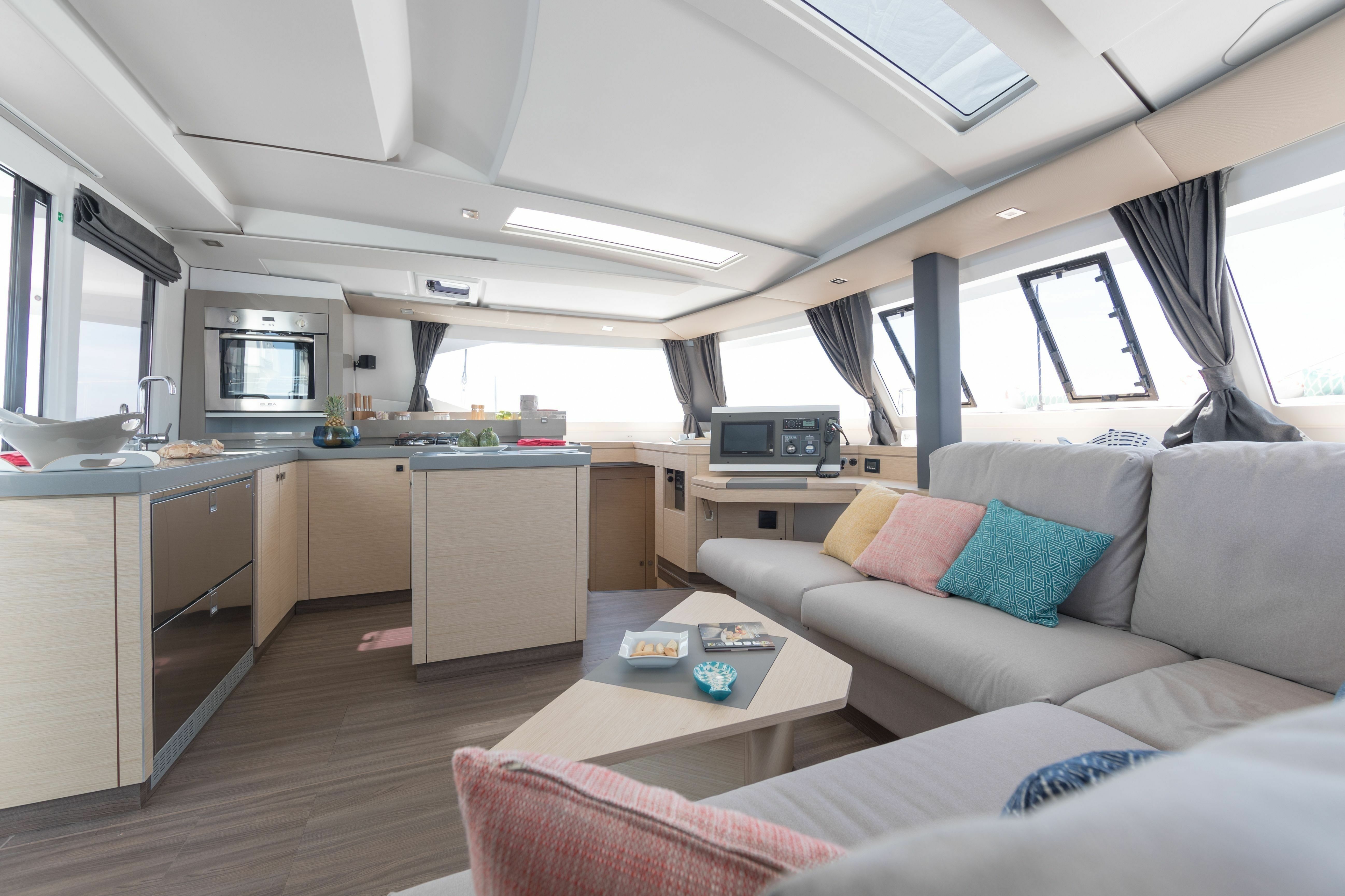 Fountaine Pajot Tanna 47 | Playful