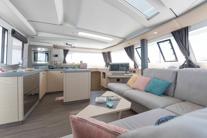 Fountaine Pajot Tanna 47 | Playful