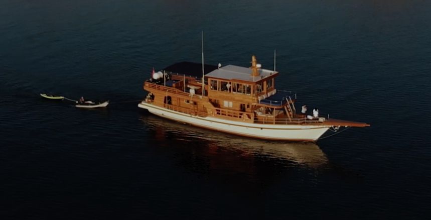 Custom Built Phinisi | La Unua