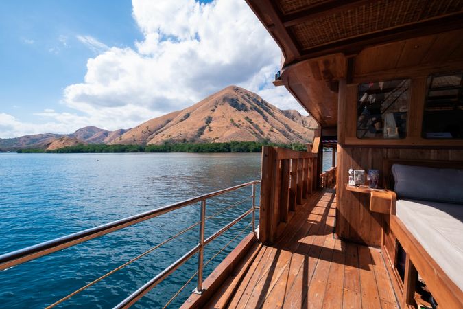 Custom Built Phinisi | La Unua