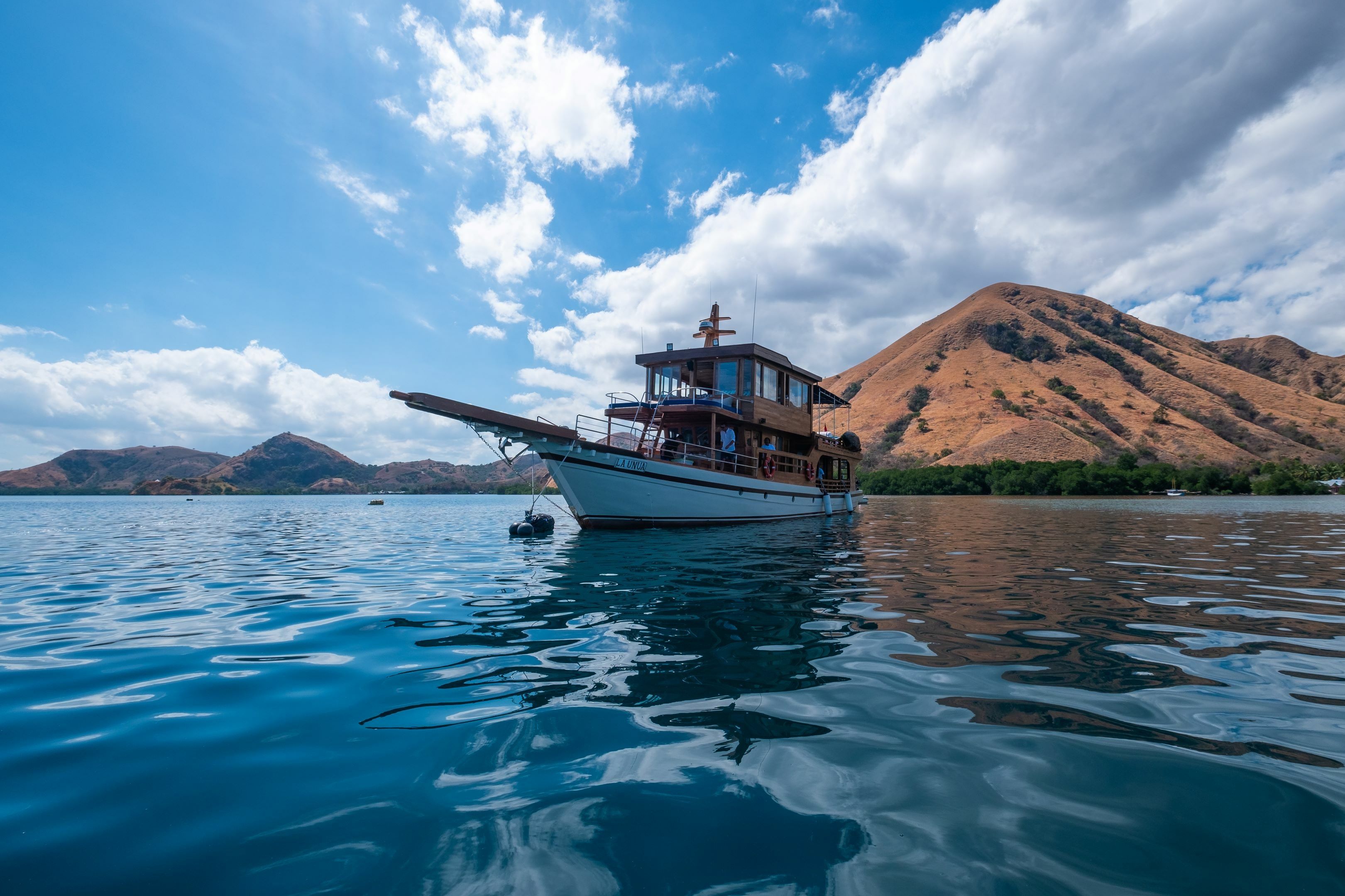 Custom Built Phinisi | La Unua