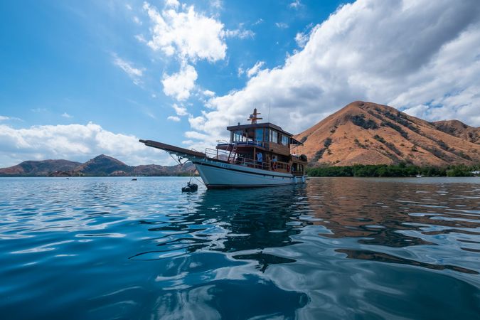 Custom Built Phinisi | La Unua