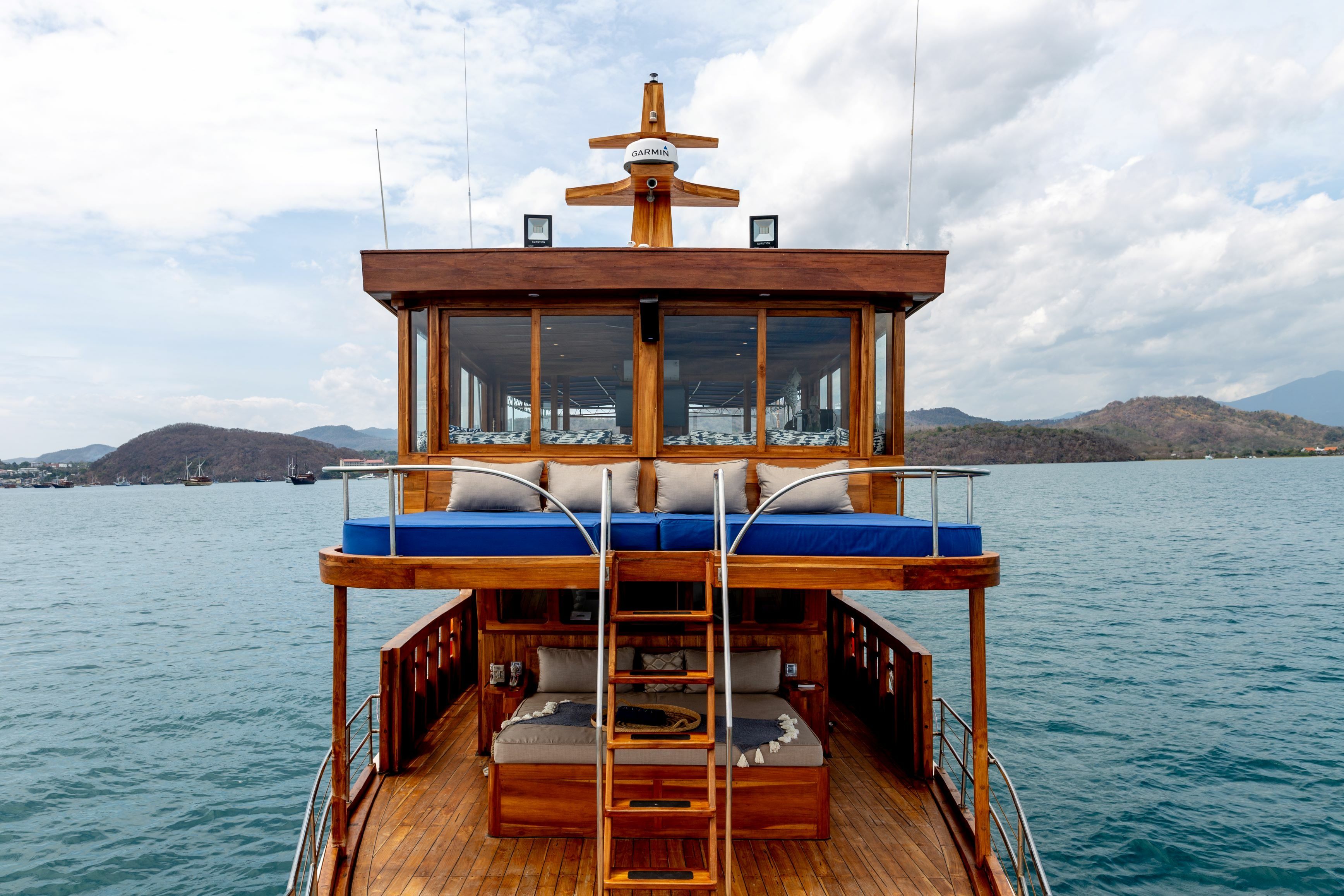 Custom Built Phinisi | La Unua