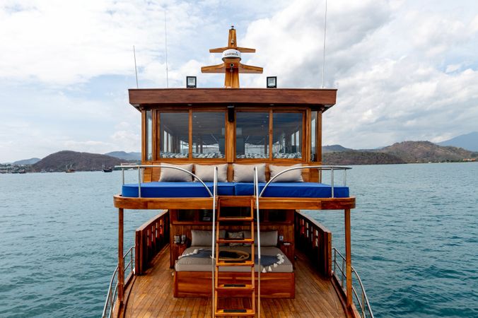 Custom Built Phinisi | La Unua