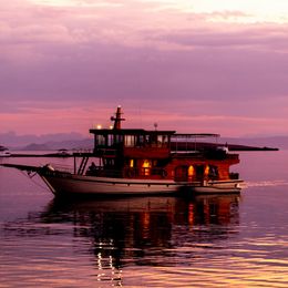 Custom Built Phinisi | La Unua