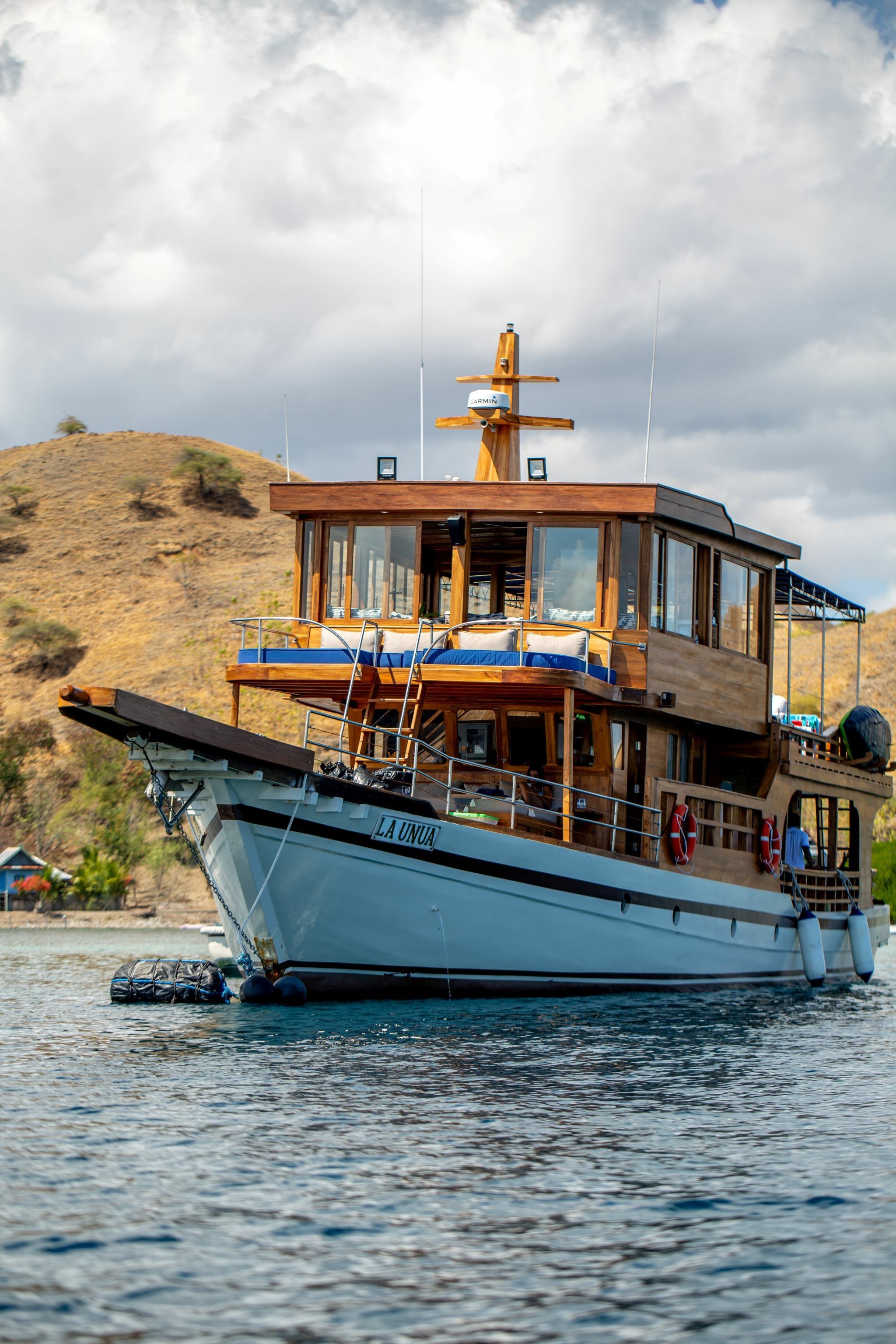 Custom Built Phinisi | La Unua